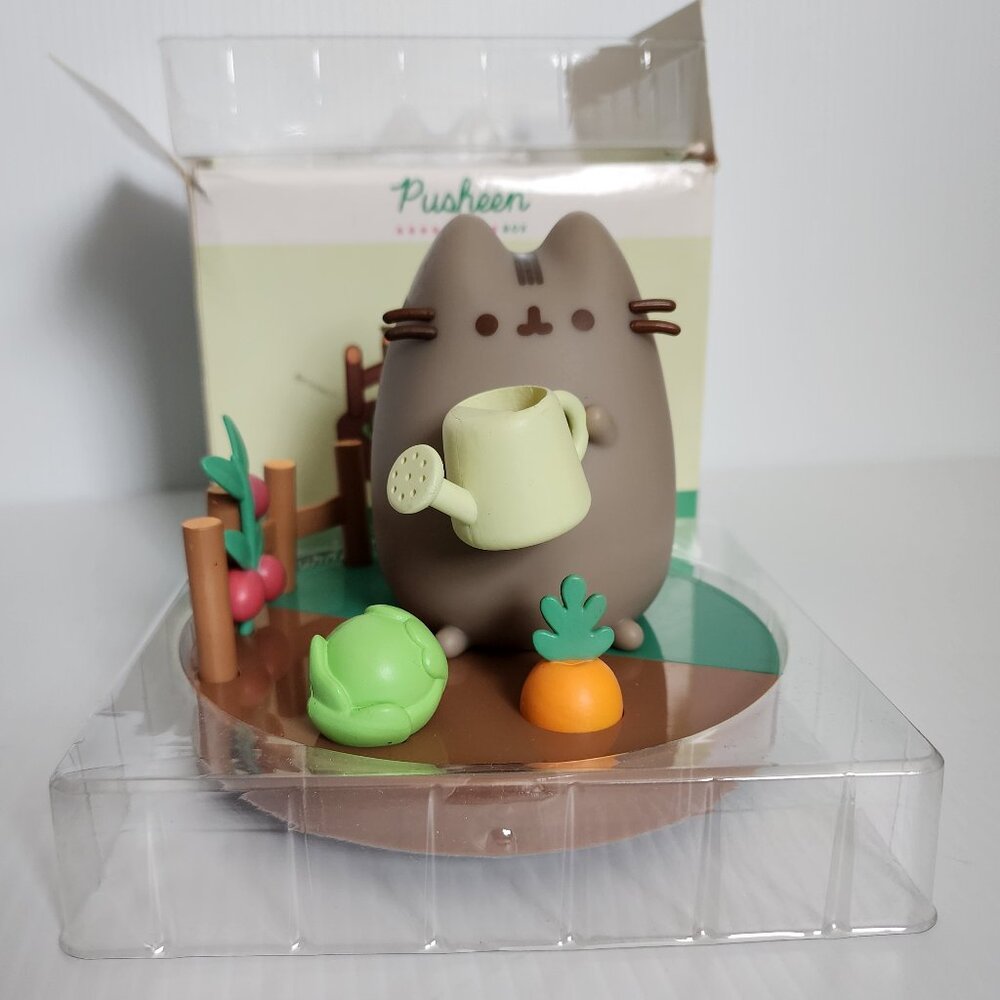 NIB Pusheen Box Exclusive, Pusheen Gardening Vinyl Toy